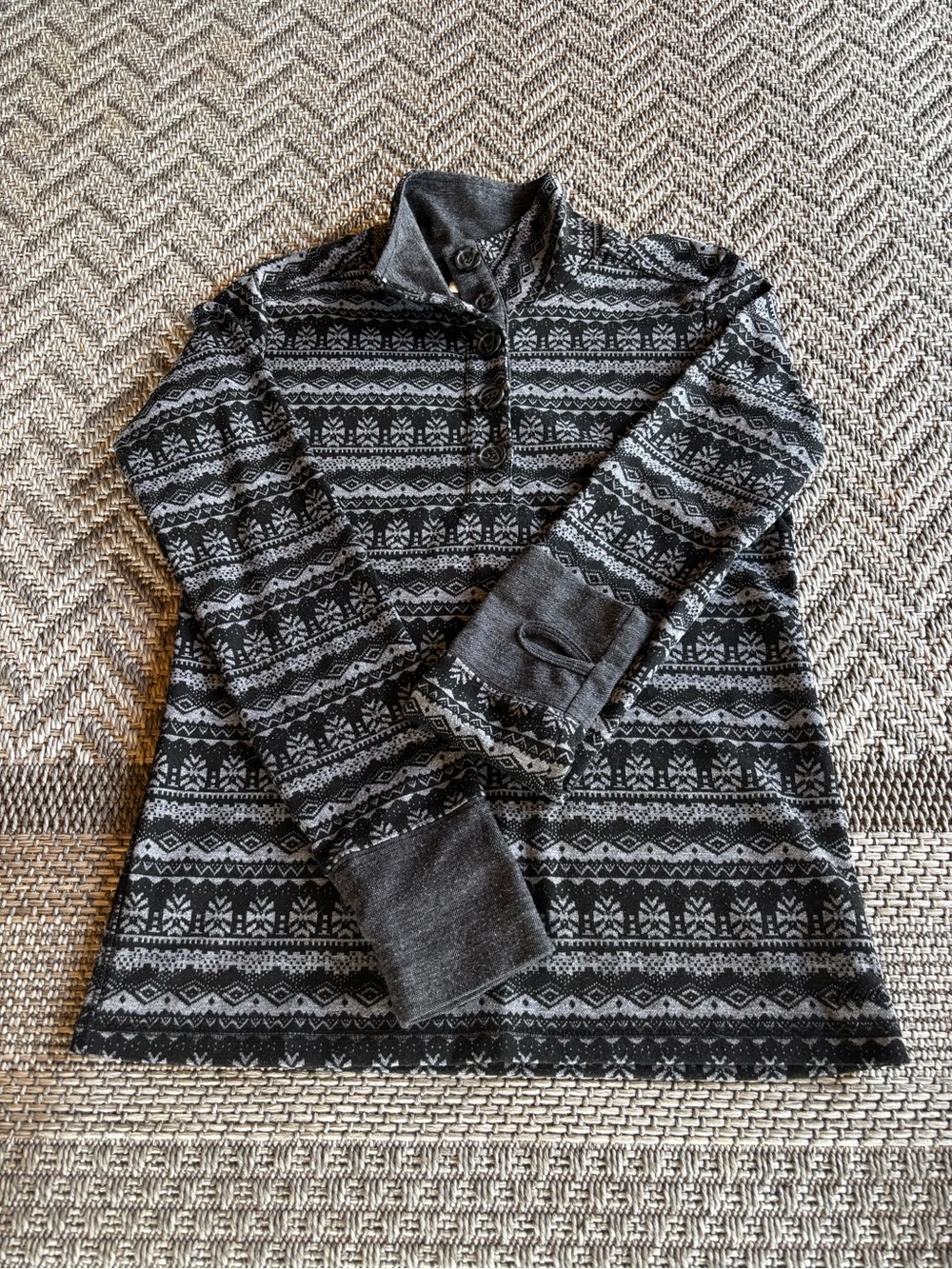 Women’s Black and Gray Patterned Quarter-Button Thumbhole Pullover Layer